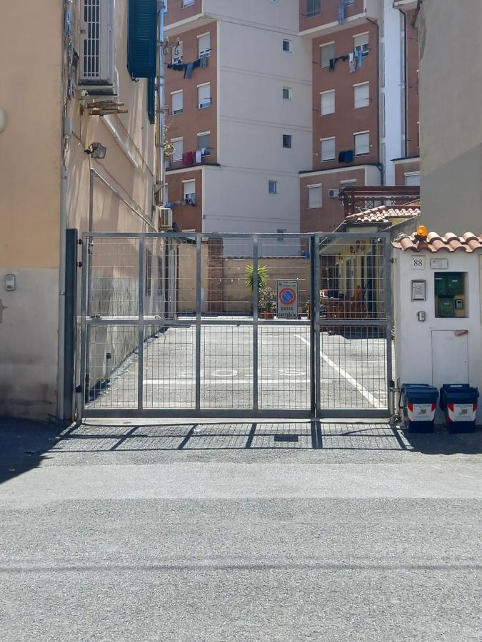 "La Casita", 2 Floors Apartment, Private Parking 1 Car Or 2 Bikes, Air-Cond And Terrace Livorno Luaran gambar