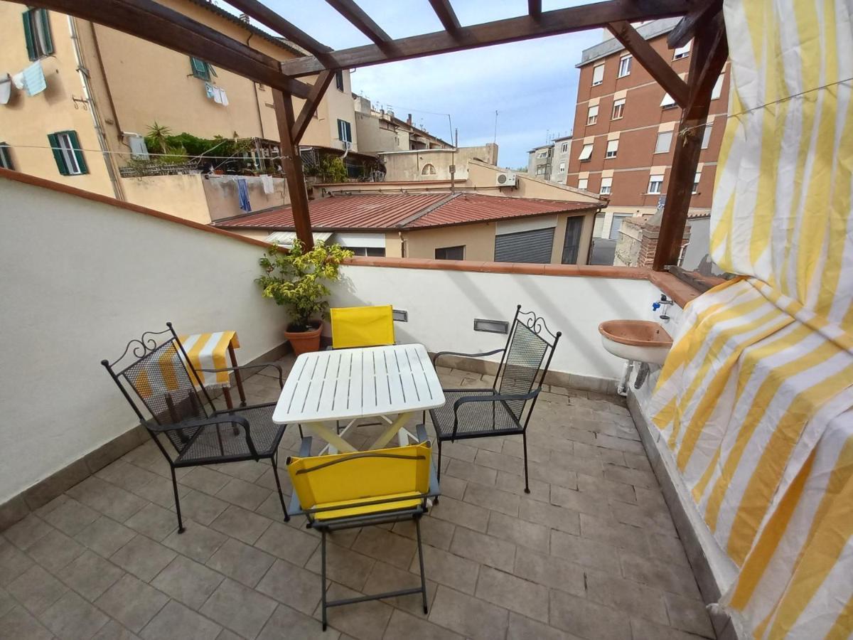 "La Casita", 2 Floors Apartment, Private Parking 1 Car Or 2 Bikes, Air-Cond And Terrace Livorno Luaran gambar