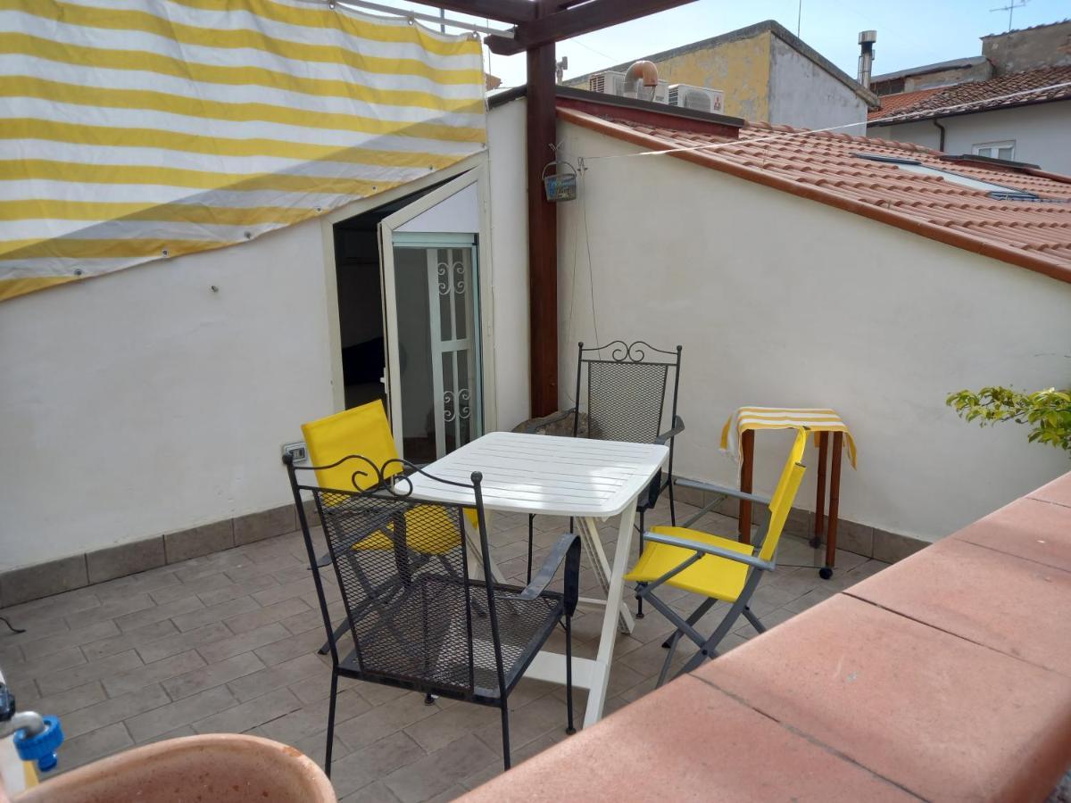 "La Casita", 2 Floors Apartment, Private Parking 1 Car Or 2 Bikes, Air-Cond And Terrace Livorno Luaran gambar
