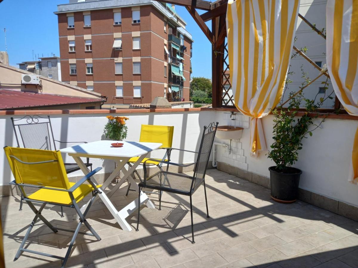 "La Casita", 2 Floors Apartment, Private Parking 1 Car Or 2 Bikes, Air-Cond And Terrace Livorno Luaran gambar